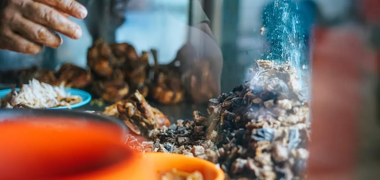 Soto Betawi – Kulinarische Entdeckungsreise durch Jakartas legendäre Spezialität